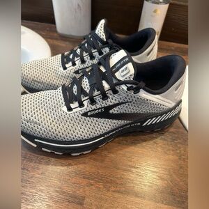 Brooks Women's Adrenaline GTS 22